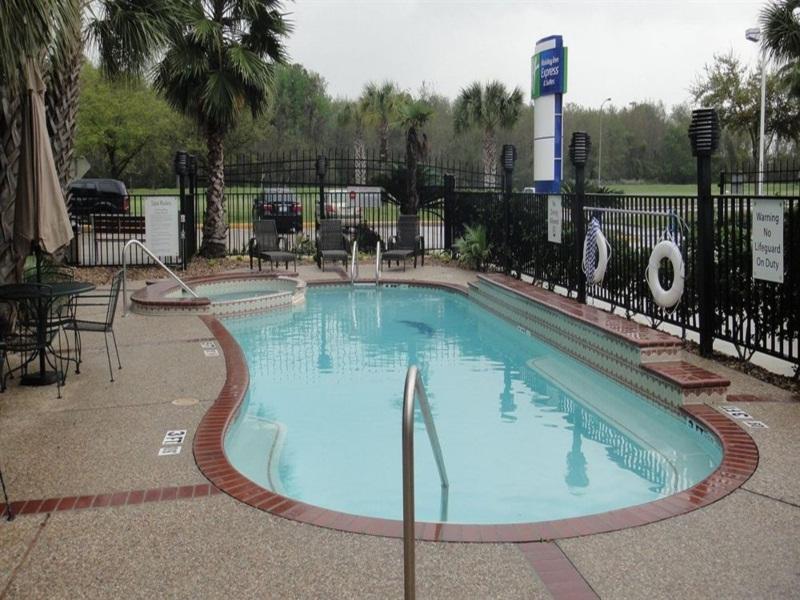 Holiday Inn Express Hotel & Suites Houston North Intercontinental By Ihg Exterior photo