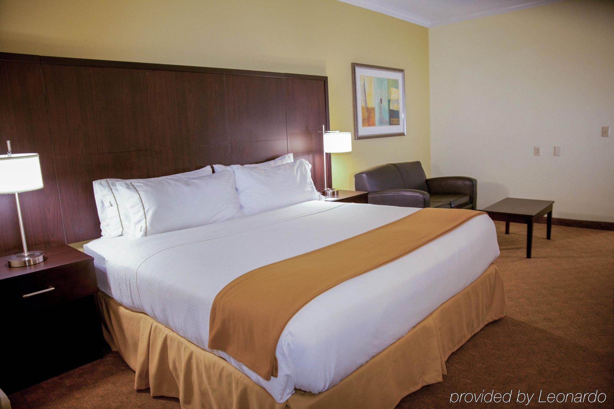 Holiday Inn Express Hotel & Suites Houston North Intercontinental By Ihg Exterior photo
