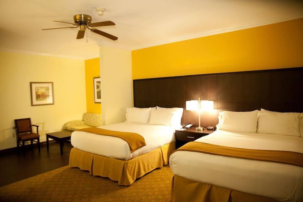 Holiday Inn Express Hotel & Suites Houston North Intercontinental By Ihg Exterior photo