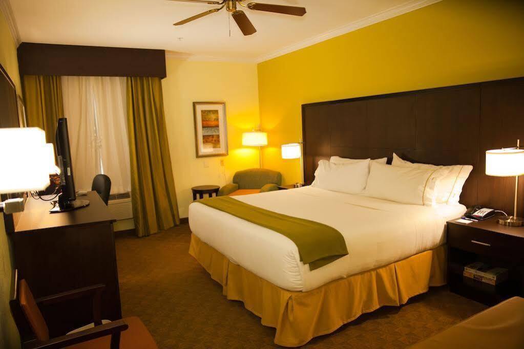 Holiday Inn Express Hotel & Suites Houston North Intercontinental By Ihg Exterior photo